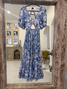 Blue Leaf-Print Maxi Dress with Keyhole and Puff Sleeves